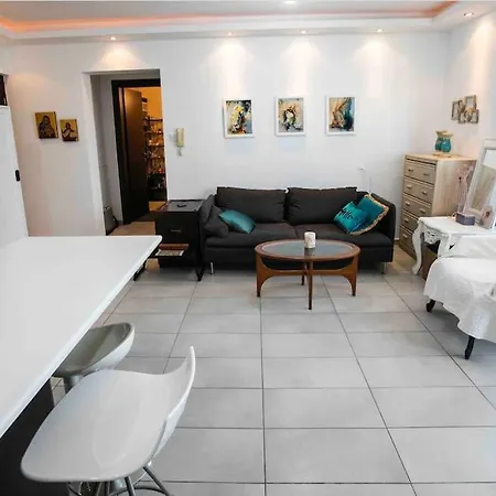 Lägenhet Cozy In Quiet Area In Engomi *