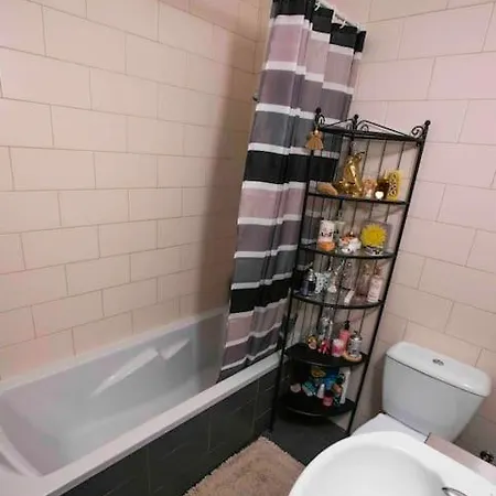 Cozy In Quiet Area In Engomi